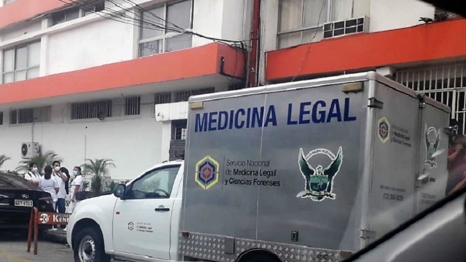 Sicarios vestidos de policías asesinan a mujer en hospital: creen que la mataron por error Sicarios vestidos de policías asesinan a mujer en hospital: creen que la mataron por error
