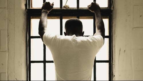 Liberan al delincuente juvenil 'más viejo' de Estados Unidos: Entró con 15 años y salió con 83