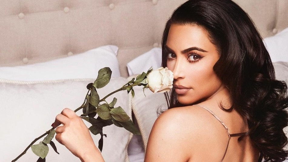 Kim Kardashian se quita el maquillaje y deja ver sus ojeras antes de irse a la cama con su hija Kim Kardashian se quita el maquillaje y deja ver sus ojeras antes de irse a la cama con su hija