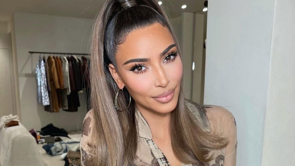 Kim Kardashian deslumbra en traje de baño y larga cabellera rubia mientras hace ejercicios Kim Kardashian deslumbra en traje de baño y larga cabellera rubia mientras hace ejercicios