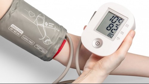 Experto enseña a utilizar correctamente los aparatos para tomar la presión