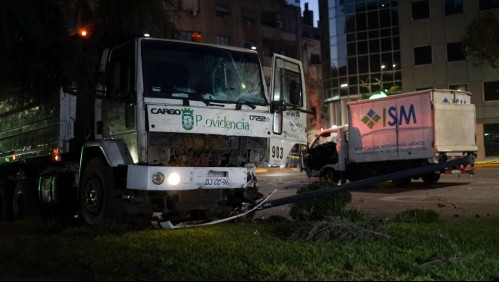 Un muerto deja violento choque entre dos camiones en Providencia