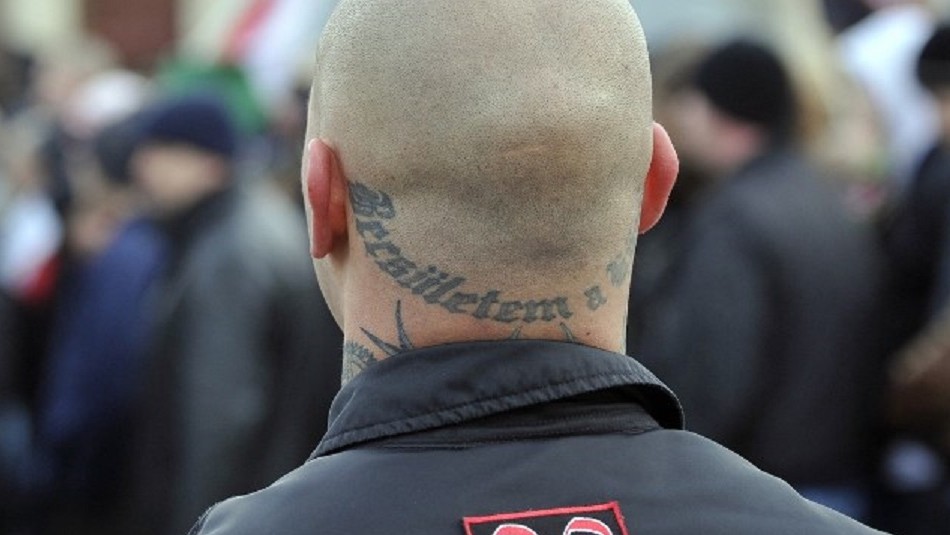imagen-referencial Profesor mostró sus tatuajes de extrema derecha a alumnos y ahora no podrá volver a hacer clases