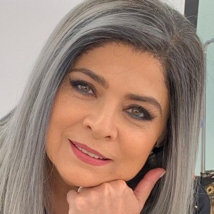 Victoria Ruffo reaparece con el cabello oscuro y fans reaccionan: Victoria Ruffo reaparece con el cabello oscuro y fans reaccionan: