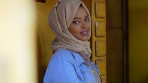 Modelo musulmana es detenida por posar sin velo y la quieren someter a 'prueba de virginidad'