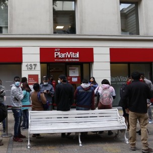 Bono de $200 mil: este jueves vence plazo para que las AFP envíen nómina de beneficiarios Bono de $200 mil: este jueves vence plazo para que las AFP envíen nómina de beneficiarios