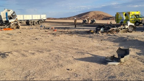 Matrimonio y sus dos pequeños hijos mueren en violento choque en la Ruta 5 Norte