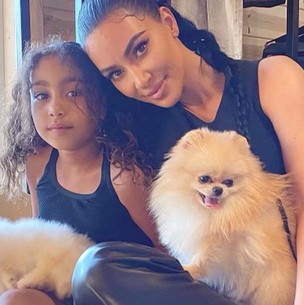 Kim Kardashian conoce a la imitadora más viral de su hija North West y se toma una foto con ella Kim Kardashian conoce a la imitadora más viral de su hija North West y se toma una foto con ella