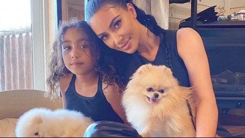 Kim Kardashian conoce a la imitadora más viral de su hija North West y se toma una foto con ella