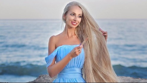 Una 'Rapunzel' de la vida real exhibe su larga cabellera que no se corta desde los 5 años