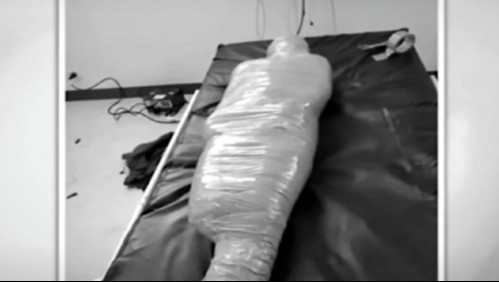 Joven es envuelto como una momia porque pensaron que había muerto de coronavirus