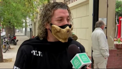 Leo Rey se integra como vocal de mesa: Sorprende con llamativa mascarilla