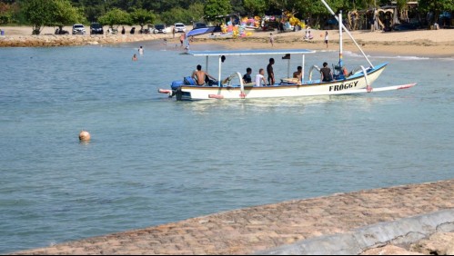 Turistas querían sacarse una selfie y volcaron una embarcación: al menos 7 muertos en Indonesia