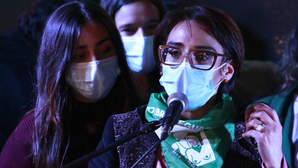 karina-oliva ¿Quién es Karina Oliva?: La frenteamplista que pasó a segunda vuelta buscando ser gobernadora RM