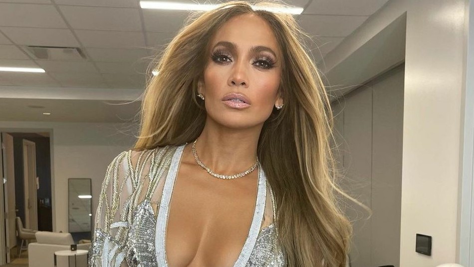 Jennifer Lopez reaparece y enamora a sus fans con un nuevo look tendencia de este 2021 Jennifer Lopez reaparece y enamora a sus fans con un nuevo look tendencia de este 2021
