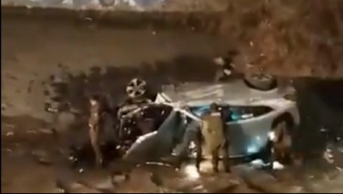 Vehículo volcado en río Mapocho: Cuatro de los seis detenidos son menores de edad