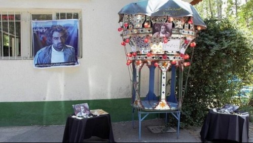 Destacado director de cine es asesinado por sus padres por seguir soltero