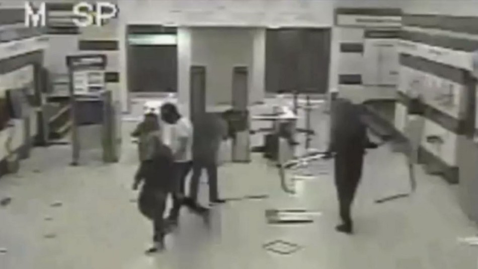 incendio-metro-pedrero Estallido social: sentencian a 5 años de internación a menor por incendio a estación Pedrero