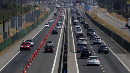 Casi 95 mil vehículos han salido este jueves y viernes desde la RM: 898 autos fueron retornados