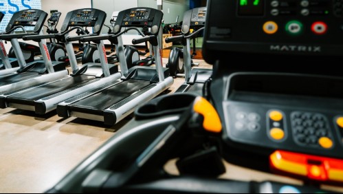 Bomberos rescata a mujer atascada en máquina trotadora en Viña del Mar