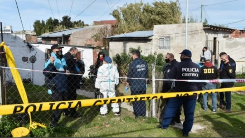 Joven mató con un cuchillo a su madre y pequeña hermana: Luego quemó la casa para borrar huellas
