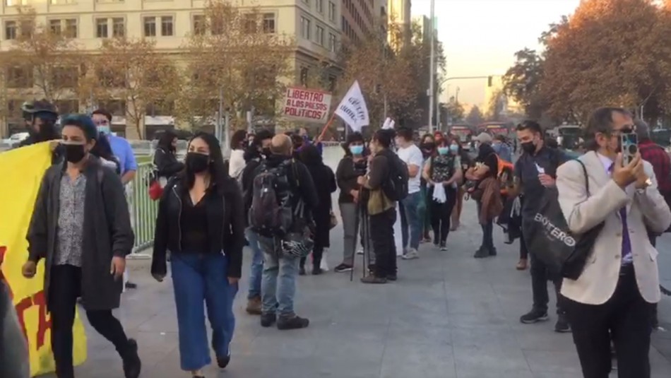 manifestacion-en-la-moneda Nuevas manifestaciones en La Moneda por detenidos durante el estallido social