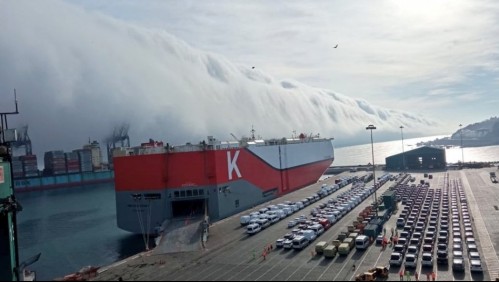 Extraño fenómeno en San Antonio: Nubes simulan una gigantesca ola