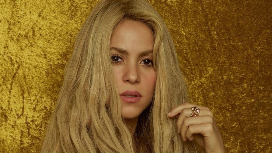 Shakira apuesta por minifaldas y muestra su versión más juvenil mientras prepara nueva canción Shakira apuesta por minifaldas y muestra su versión más juvenil mientras prepara nueva canción