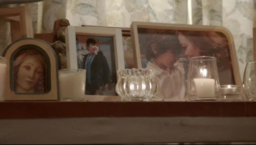 ¿Fue Flavia? Fanáticos lanzan teorías tras escenas de altar con fotos de Mateo en 'Demente'
