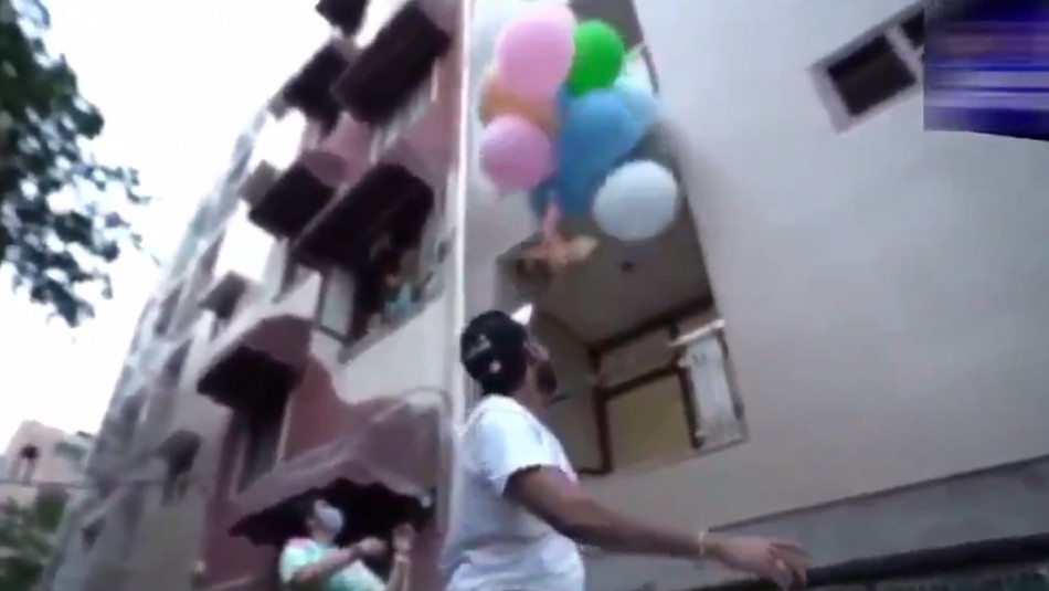 Youtuber fue arrestado por hacer volar a su perro atado a globos de helio Youtuber fue arrestado por hacer volar a su perro atado a globos de helio