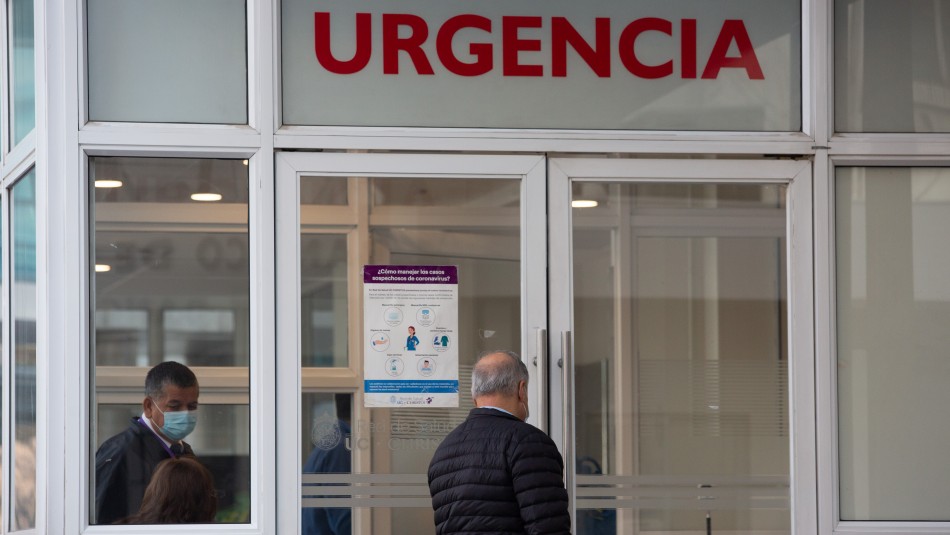 Hospital Clínico UC reporta 99% de ocupación: urgencias solo atenderá pacientes en riesgo vital Hospital Clínico UC reporta 99% de ocupación: urgencias solo atenderá pacientes en riesgo vital