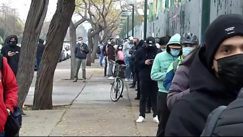 Largas filas para vacunarse contra el coronavirus en velódromo del Estadio Nacional