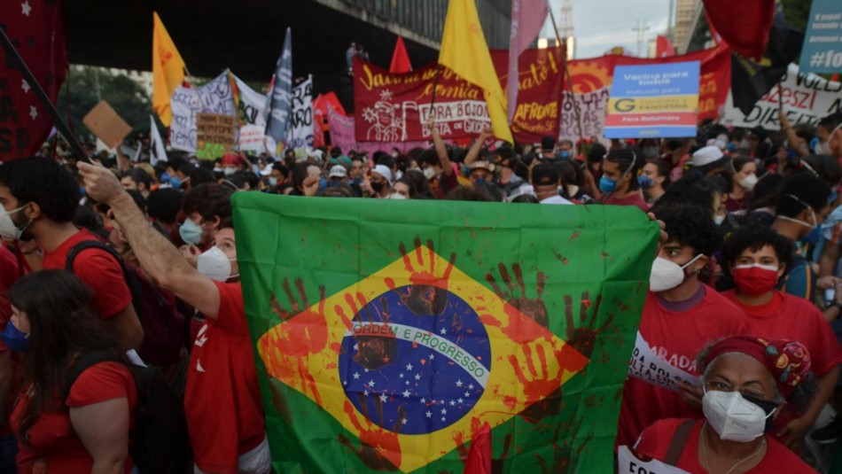 Multitudinarias protestas en todo Brasil por el manejo de la pandemia de Jair Bolsonaro Multitudinarias protestas en todo Brasil por el manejo de la pandemia de Jair Bolsonaro