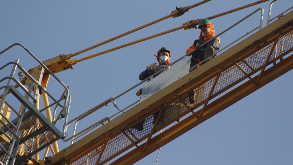 desempleo-chile Desempleo en Chile sigue sobre el 10% en trimestre febrero-abril: en la RM alcanza el 12%