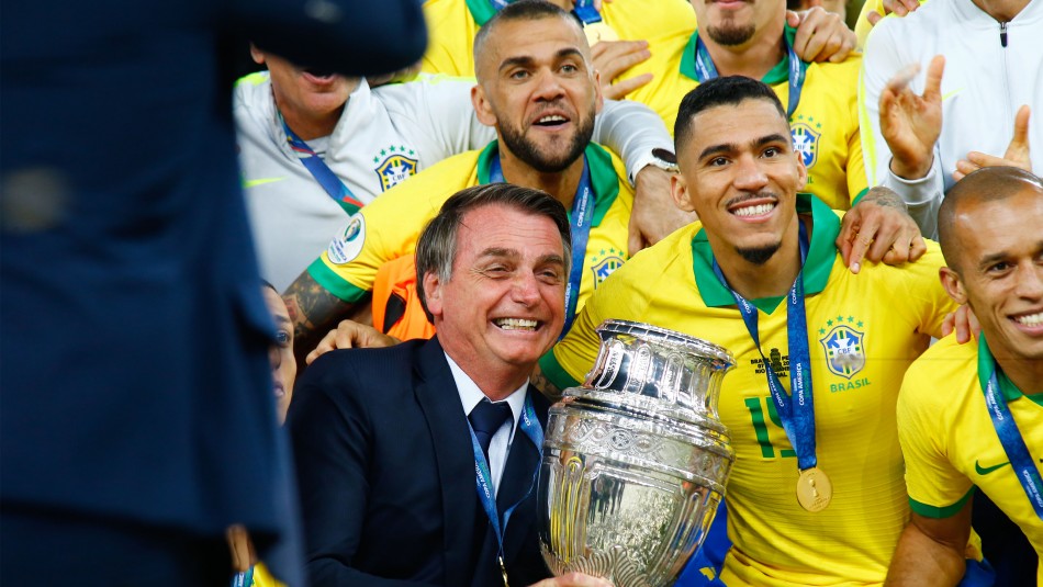 Bolsonaro confirma la Copa América en Brasil y anuncia 4 de las 5 sedes Bolsonaro confirma la Copa América en Brasil y anuncia 4 de las 5 sedes