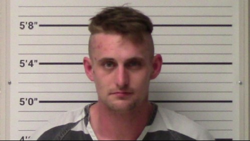 Policía arresta a presunto neonazi que planeaba realizar un tiroteo masivo en Texas