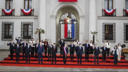 Piñera realiza foto oficial con sus ministros previa a la cuenta pública presidencial