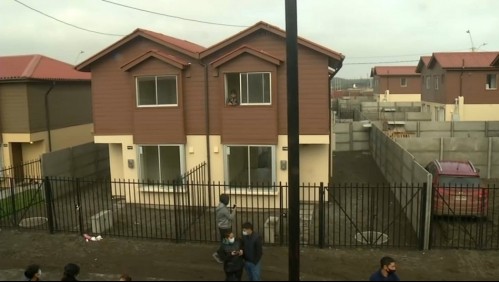 Familias se toman 20 casas recién vendidas en San Pedro de la Paz: Exigen solución habitacional