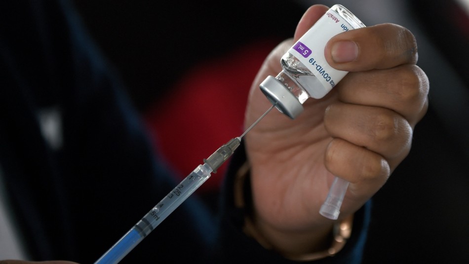 Trombosis y trombocitopenia: Las razones por las que estudian a chileno vacunado con AstraZeneca Trombosis y trombocitopenia: Las razones por las que estudian a chileno vacunado con AstraZeneca