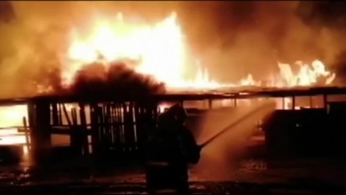 CAM se adjudica ataques en La Araucanía: Una casa, un galpón y dos camiones fueron incendiados