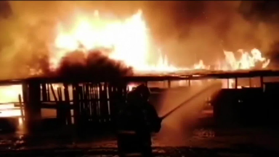 CAM se adjudica ataques en La Araucanía: Una casa, un galpón y dos camiones fueron incendiados CAM se adjudica ataques en La Araucanía: Una casa, un galpón y dos camiones fueron incendiados