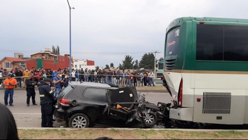 Mujer embarazada muere aprisionada en choque causado por su esposo ebrio