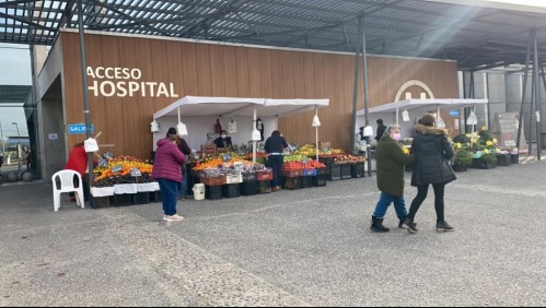 Polémica por feria en hospital de Maipú: recinto dice que busca dar facilidades a funcionarios