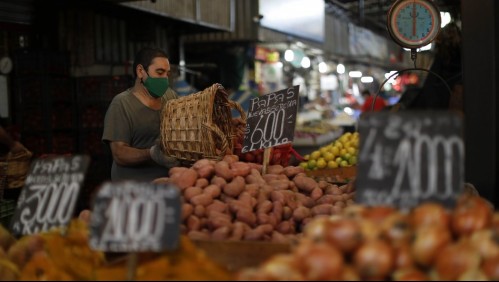 'La plata no rinde nada': Consumidores se quejan por altos precios de alimentos en Chile