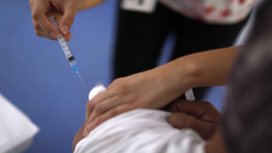Alcalde Codina propone condicionar la entrega de beneficios del Estado a la vacunación