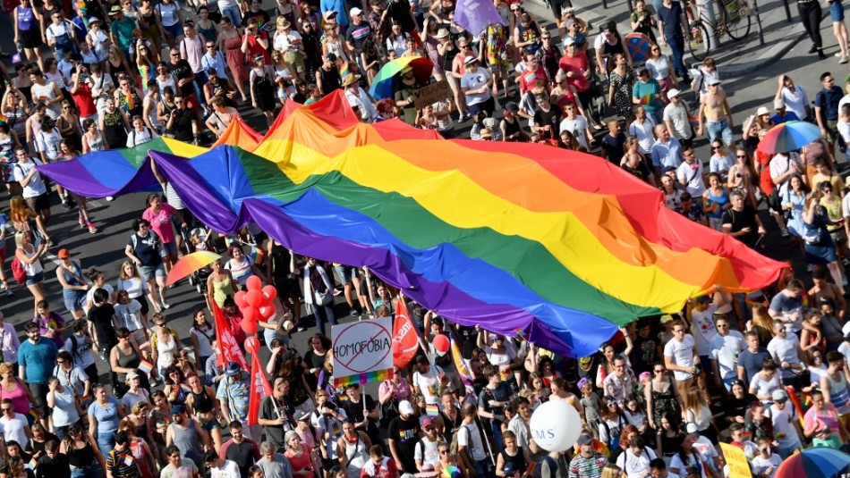 pride-en-hungria Hungría busca prohibir la
