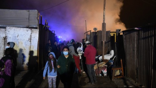 Nueve casas destruidas y 53 damnificados deja voraz incendio en campamento de Antofagasta