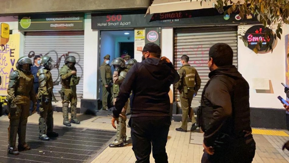Los denunció el dueño: 59 detenidos en fiesta clandestina en apart hotel de Santiago Centro Los denunció el dueño: 59 detenidos en fiesta clandestina en apart hotel de Santiago Centro