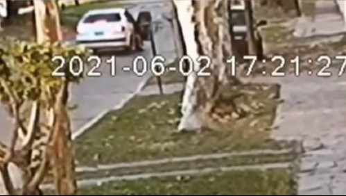 Intentan secuestrar a una mujer: ella se lanza del vehículo en marcha y la arrollan