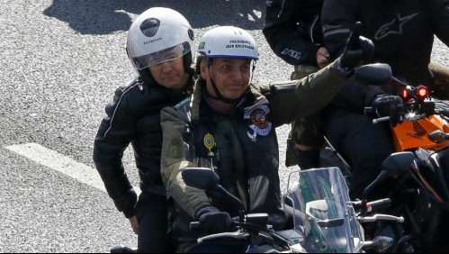 Bolsonaro es multado por incumplir medidas contra el coronavirus en marcha de motociclistas
